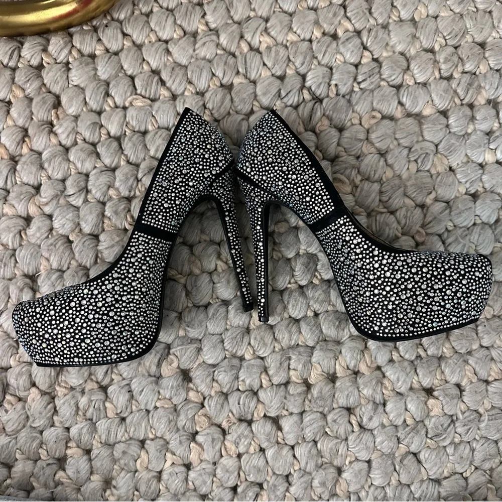 Charlotte Russe Cinderella rhinestone stilettos, size‎ 8